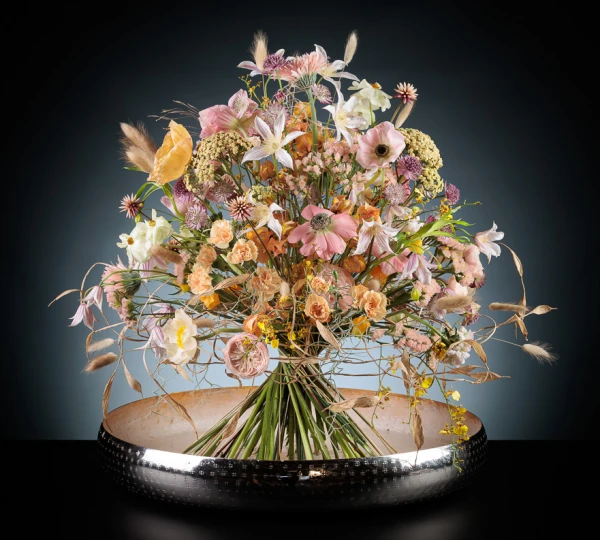 Levitating bouquet