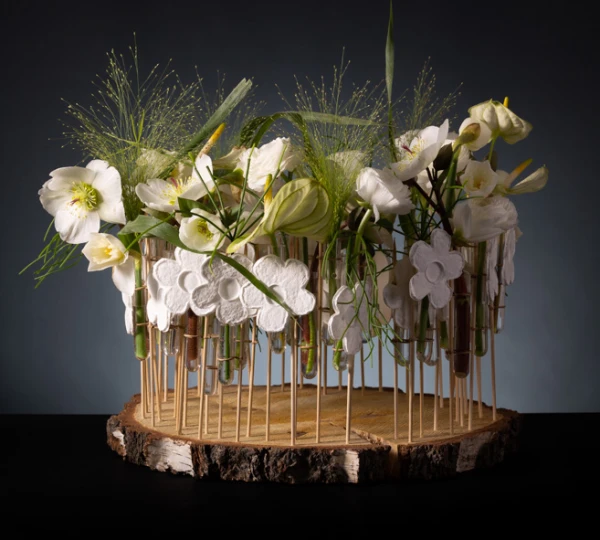 Mesa de flores de papel
